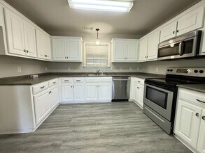 1003 Moss Creek Cir in Statesboro, GA - Building Photo - Building Photo