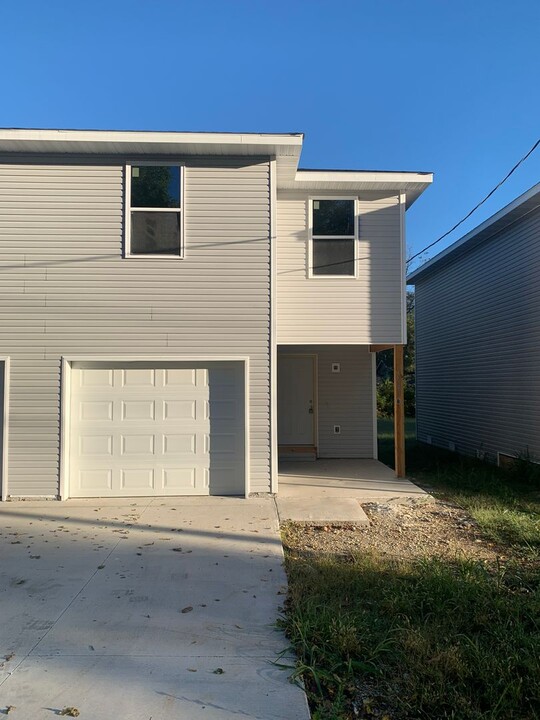 1641 W Belmont St in Springfield, MO - Foto de edificio