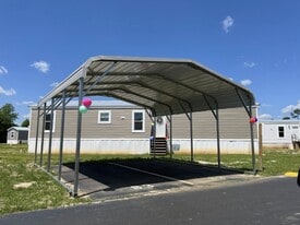 Pearce Point in Albany, GA - Building Photo