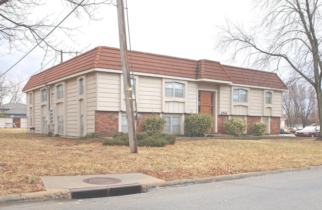 Spanish Crest in Lawrence, KS - Building Photo