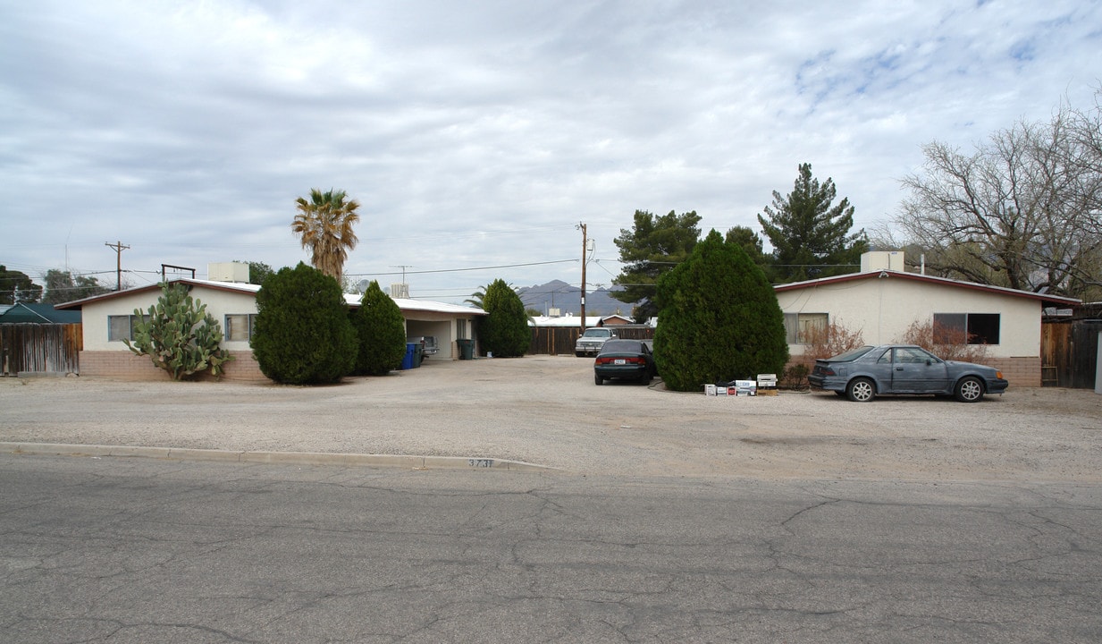 3725-3731 E Hampton St in Tucson, AZ - Foto de edificio