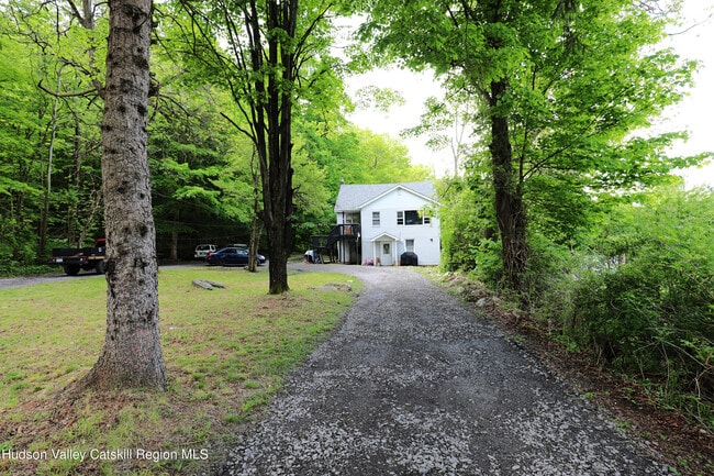 17 Rear Chapel St in Ellenville, NY - Building Photo - Building Photo