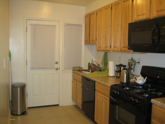 1740 D St NE in Washington, DC - Building Photo - Building Photo