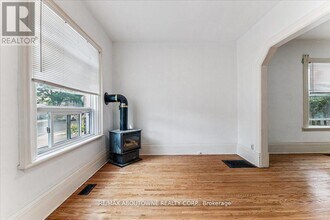 32 Arthur St in Brantford, ON - Building Photo - Building Photo
