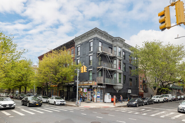 131 Tompkins Ave in Brooklyn, NY - Building Photo - Building Photo