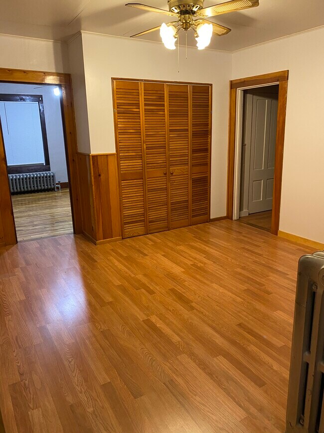 527 Champlain St, Unit First Floor in Berlin, NH - Building Photo - Building Photo