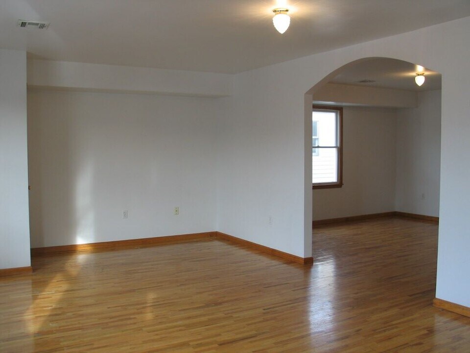 77 Sumo Village Ct in Newark, NJ - Building Photo
