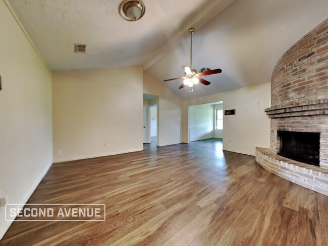 7710 Dawnridge Dr in Houston, TX - Building Photo - Building Photo