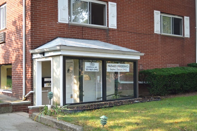 1323 Anderson Ave in Fort Lee, NJ - Building Photo - Building Photo