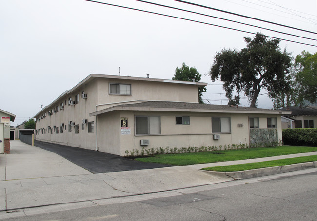 225 S Madison Ave in Monrovia, CA - Foto de edificio - Building Photo