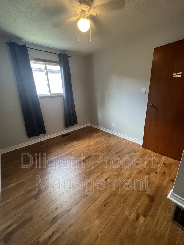 926 Dainard Dr in Peterborough, ON - Building Photo - Building Photo