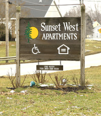 Sunset West Apartments in Conneaut, OH - Foto de edificio - Building Photo