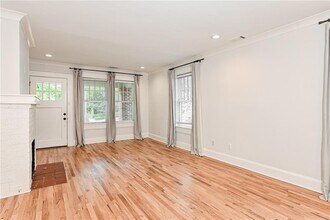 2134 Delano Dr NE in Atlanta, GA - Foto de edificio - Building Photo