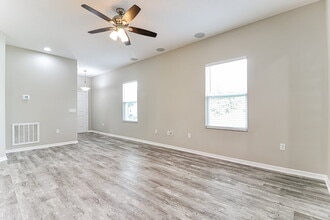 13402 Kent Bradley Street in Dade City, FL - Building Photo - Building Photo