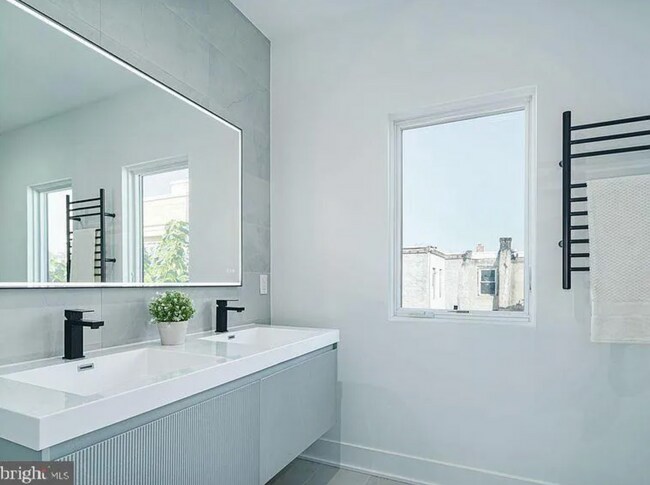 2527 Nicholas St in Philadelphia, PA - Building Photo - Building Photo
