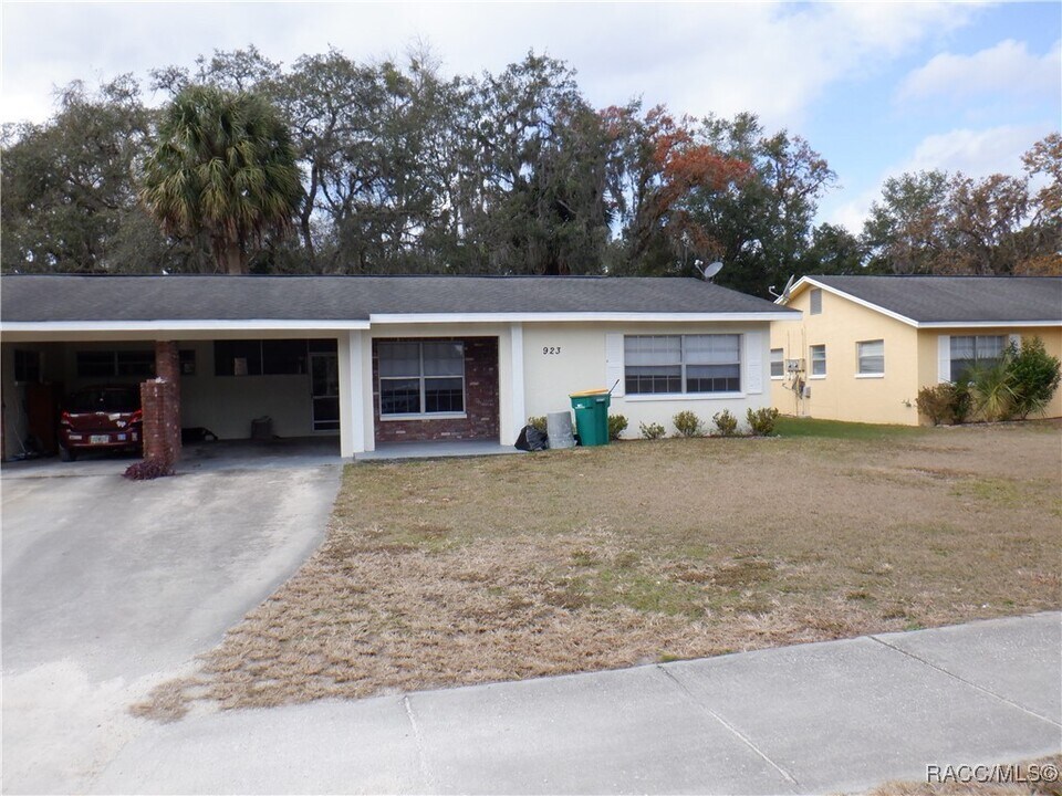 923 E Turner Camp Rd in Inverness, FL - Building Photo
