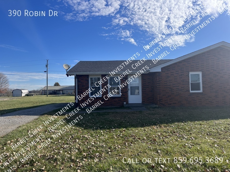 390 Robin Dr in Stanford, KY - Building Photo