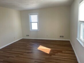 8 Bells Ct in Cumberland, RI - Building Photo - Building Photo