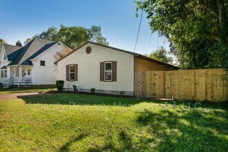 36 Old Fox Hill Rd in Hampton, VA - Building Photo - Building Photo