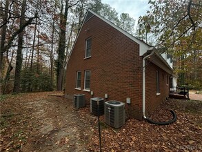 8059 Glenbrook Dr in Mechanicsville, VA - Foto de edificio - Building Photo