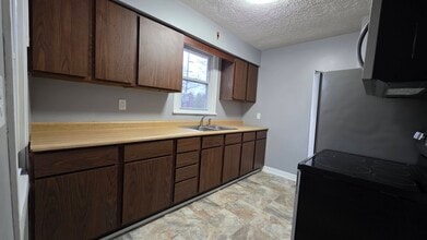 530 Fleming Rd in Cincinnati, OH - Foto de edificio - Building Photo