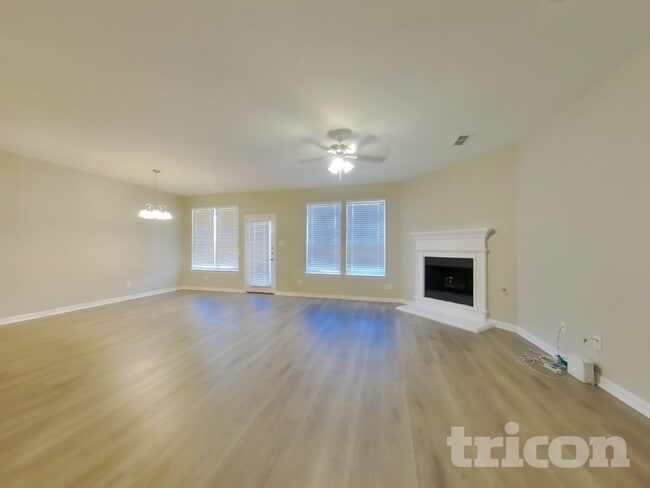 8757 Royalwood Dr in Fort Worth, TX - Building Photo - Building Photo