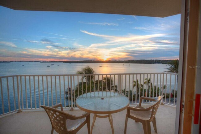 8800 Bay Pines Blvd in St. Petersburg, FL - Building Photo - Building Photo