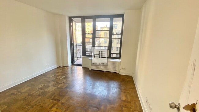 EAST 35 STREET in New York, NY - Foto de edificio - Building Photo