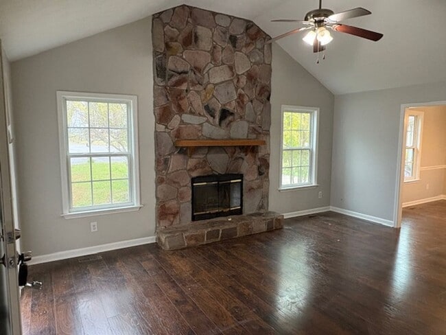 707 Rugby Ct in La Vergne, TN - Foto de edificio - Building Photo