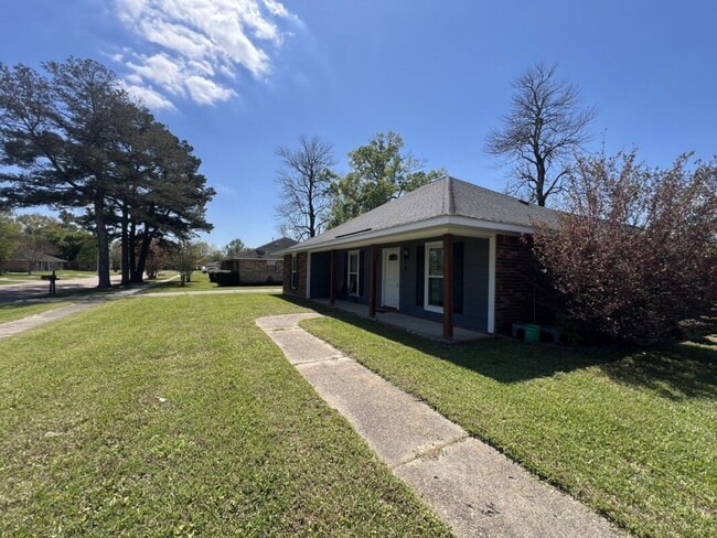 1944 W Marsden Pl in Baton Rouge, LA - Building Photo - Building Photo