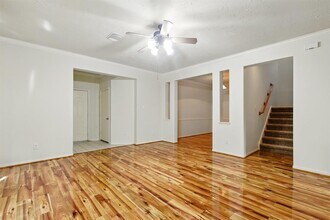 5930 Hollister Cole in Houston, TX - Foto de edificio - Building Photo