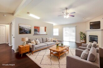 4519 Antler Hill Dr E in Jacksonville, FL - Building Photo - Building Photo