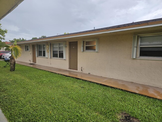 5306 NW 22nd St in Lauderhill, FL - Building Photo - Building Photo