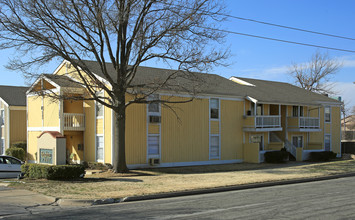 Brighton Park in Tulsa, OK - Foto de edificio - Building Photo