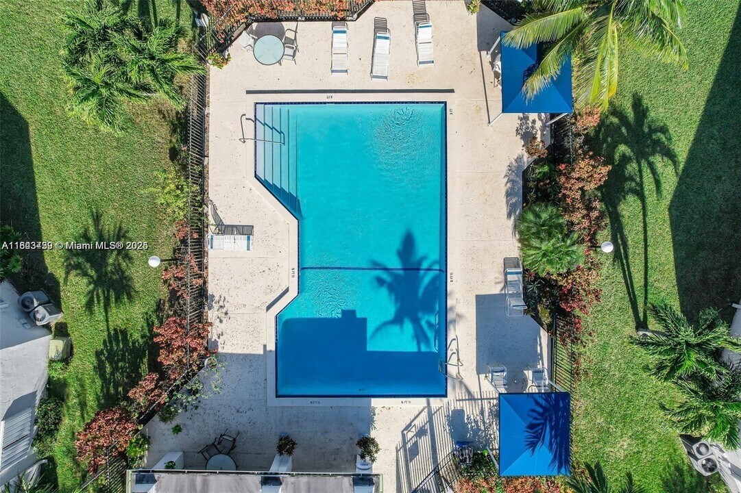 9407 Fontainebleau Blvd in Miami, FL - Building Photo