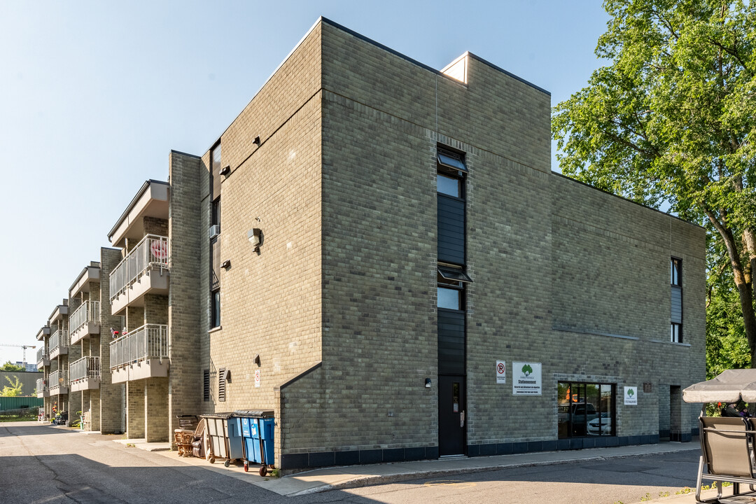 1165B Saint-Vallier Rue O in Québec, QC - Building Photo