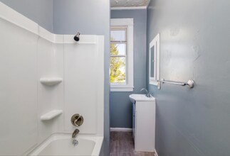 705 Marshall Ave SW, Unit Apt B in Roanoke, VA - Foto de edificio - Building Photo