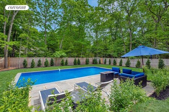 98 Sycamore Dr in East Hampton, NY - Building Photo - Building Photo