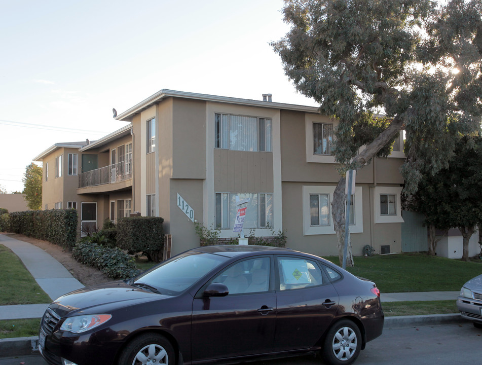 1120 E Imperial Ave in El Segundo, CA - Foto de edificio