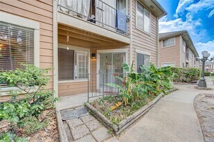 12200 Overbrook Ln in Houston, TX - Building Photo