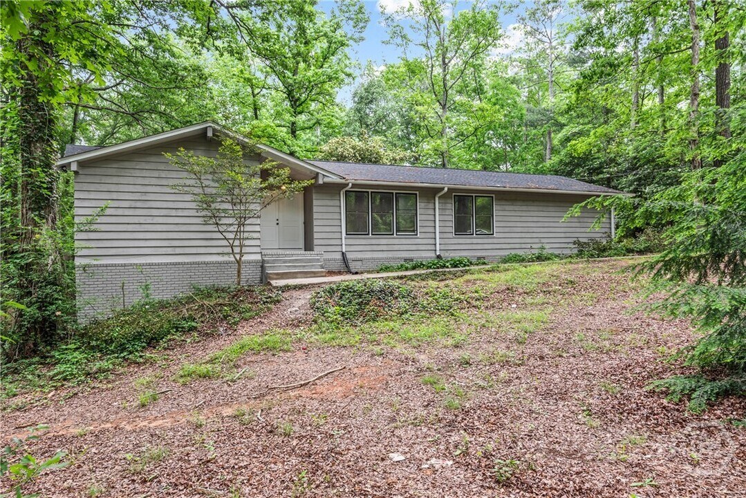 310 Weatherly Woods Dr in Winterville, GA - Building Photo
