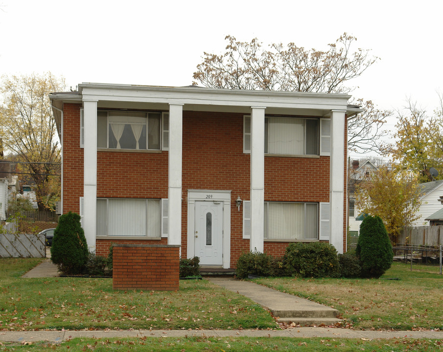 209 W 6th Ave in Huntington, WV - Building Photo