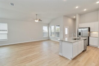 198 Schrader Dr in Buda, TX - Building Photo - Building Photo