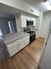 1600 Big Tree Rd, Unit J2 in Daytona Beach, FL - Building Photo - Building Photo