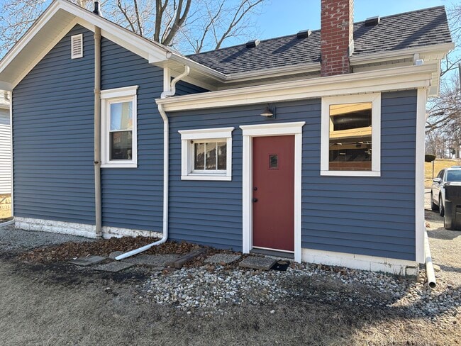 110 W Phoenix Ave in Normal, IL - Building Photo - Building Photo