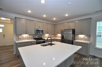 536 Laurel Walk Ln in Belmont, NC - Foto de edificio - Building Photo