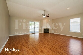 321 Southlake Dr in St. Augustine, FL - Foto de edificio - Building Photo