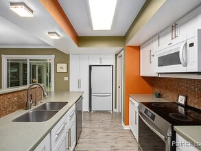 583 Kingsbury St NW in Grand Rapids, MI - Foto de edificio - Building Photo