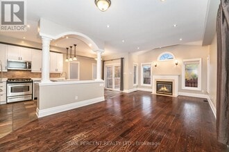 2432 Hilda Dr in Oakville, ON - Building Photo - Building Photo