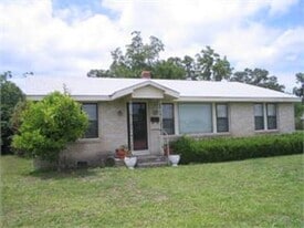 22 Pafford St in Lakeland, GA - Building Photo